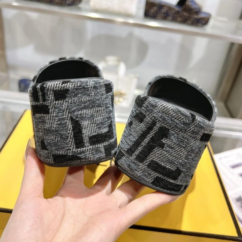 Fendi Slippers Thermal 23356