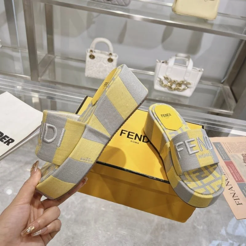 Fendi Slippers WaterResistant 23354