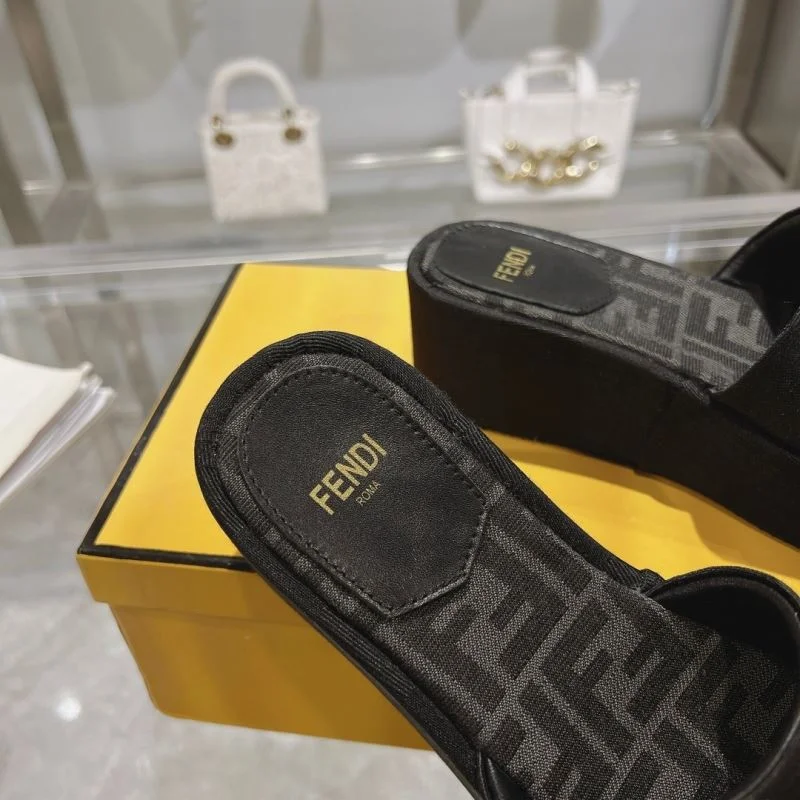 EyeCatching Fendi Slippers 23361