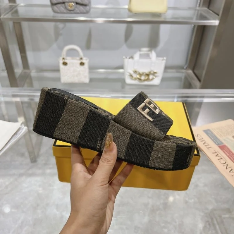 Snug Fendi Slippers 23358