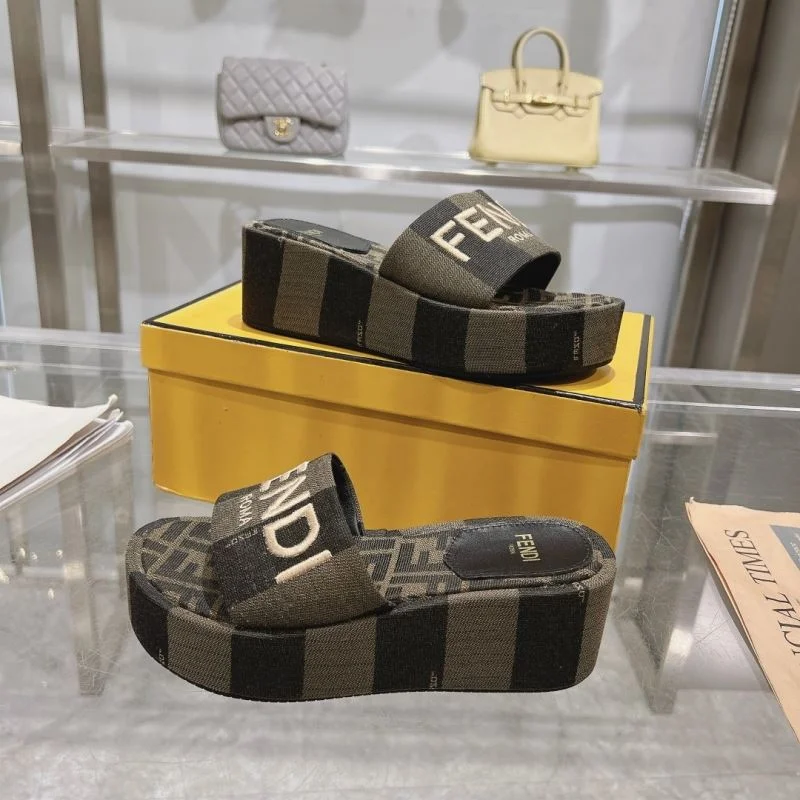 Snug Fendi Slippers 23358