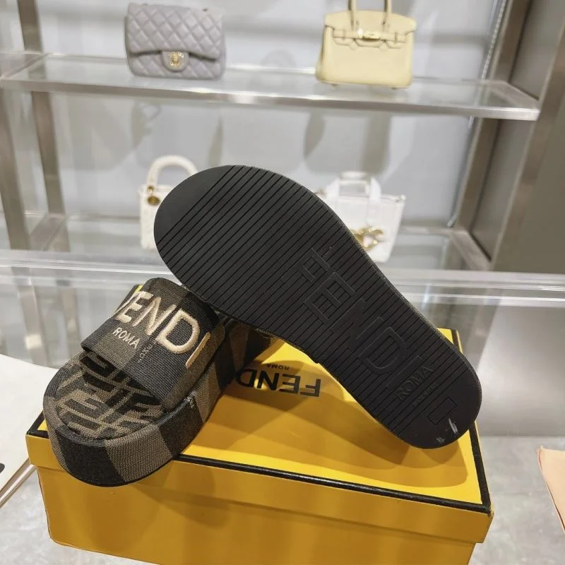 Snug Fendi Slippers 23358
