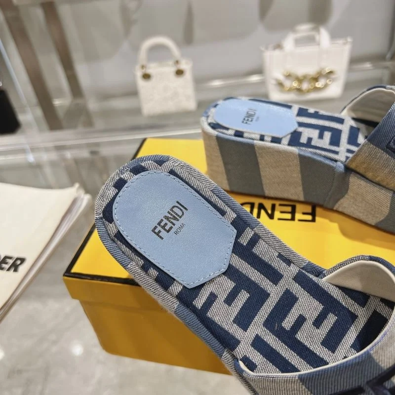 Sleek Fendi Slippers 23352