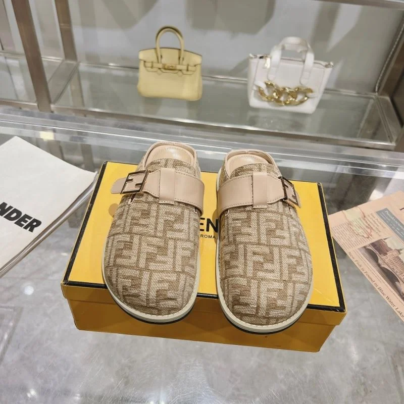 RelaxedFit Fendi Slippers 23342