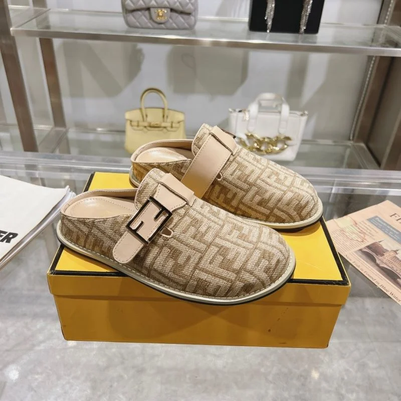 RelaxedFit Fendi Slippers 23342