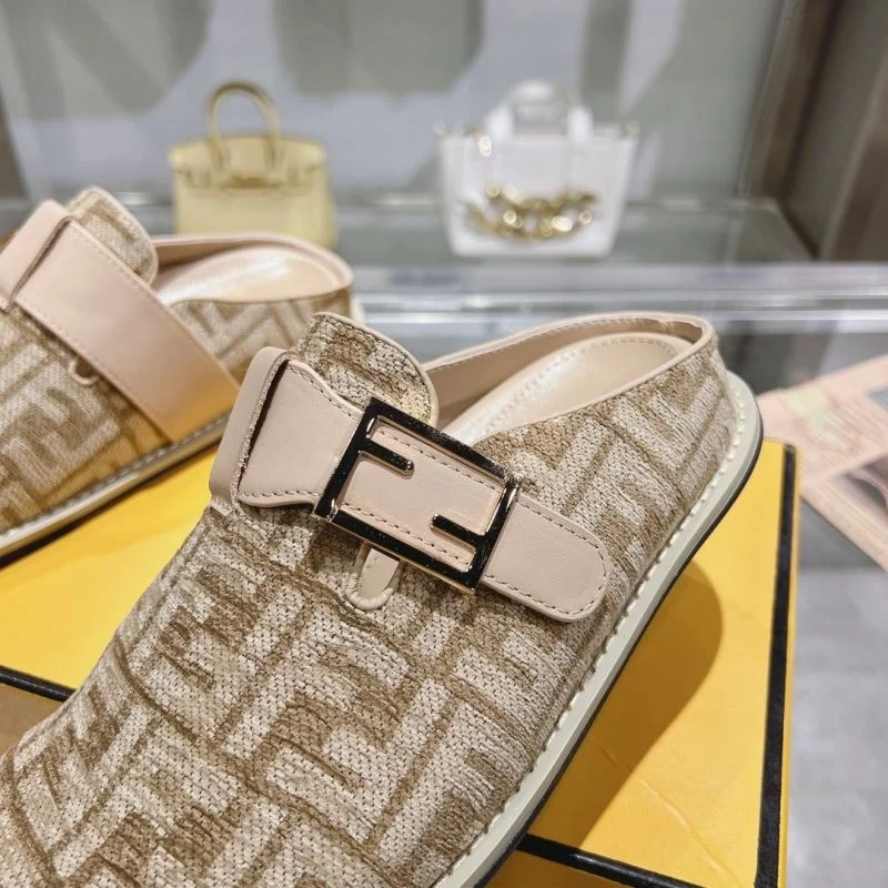 RelaxedFit Fendi Slippers 23342
