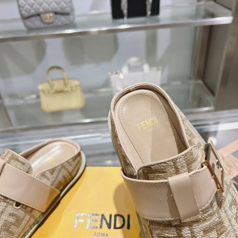 RelaxedFit Fendi Slippers 23342