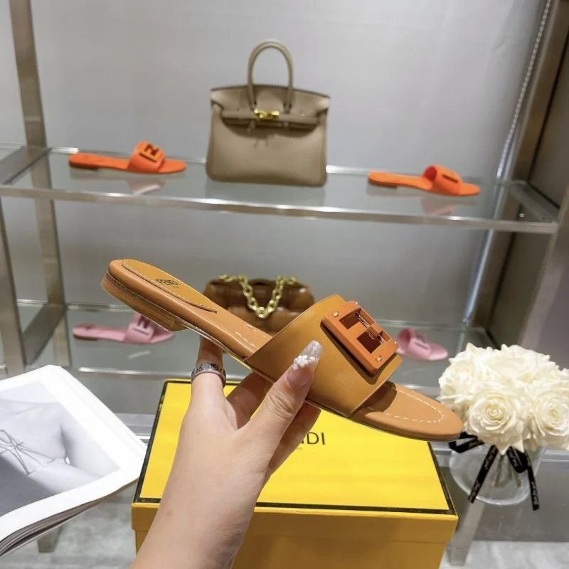 WellDesigned Fendi Slippers 23334
