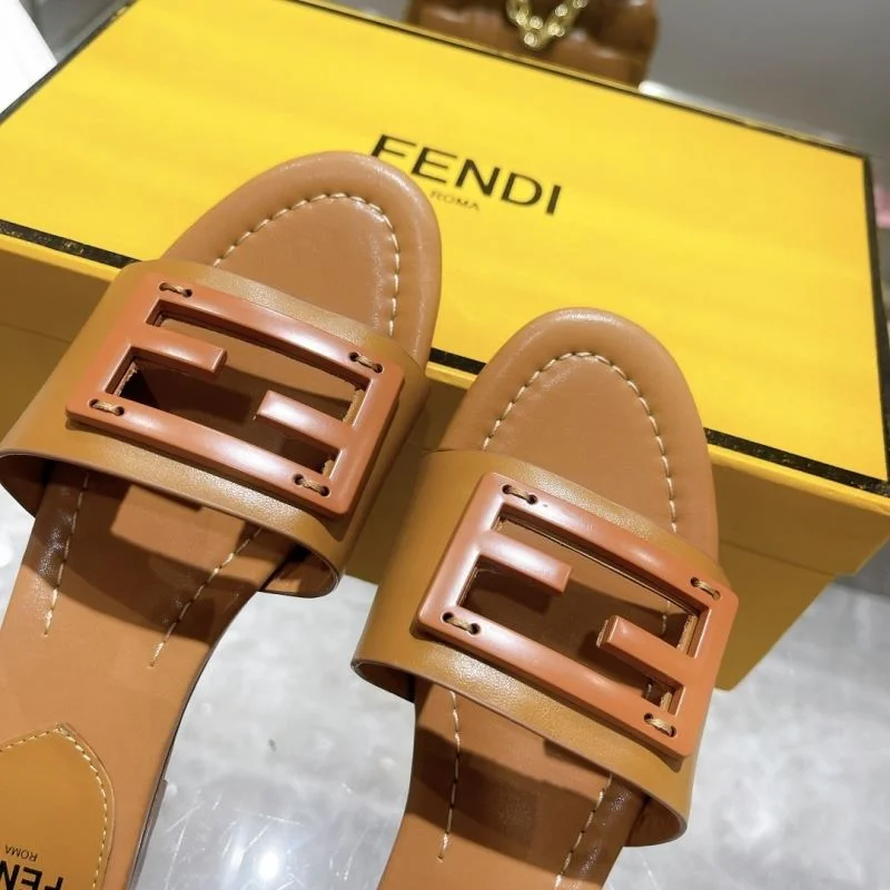 WellDesigned Fendi Slippers 23334