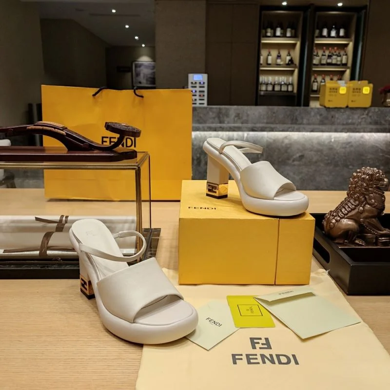 Contemporary Fendi Slippers 23318