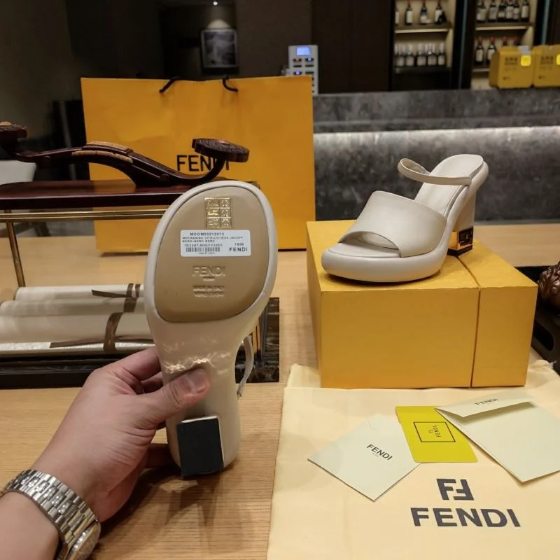 Contemporary Fendi Slippers 23318