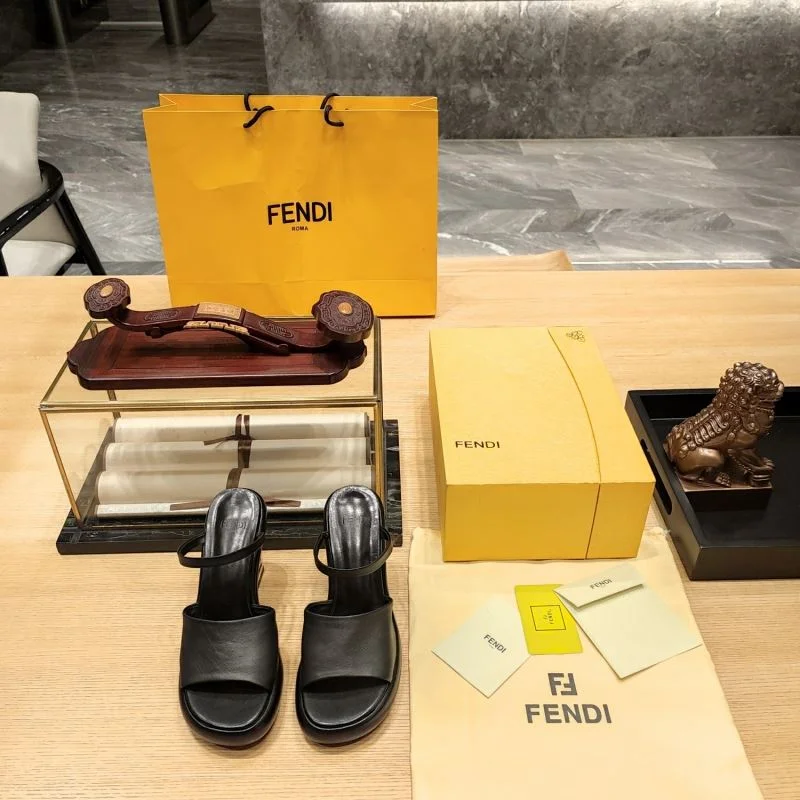 Fendi Slippers MultiPurpose 23314