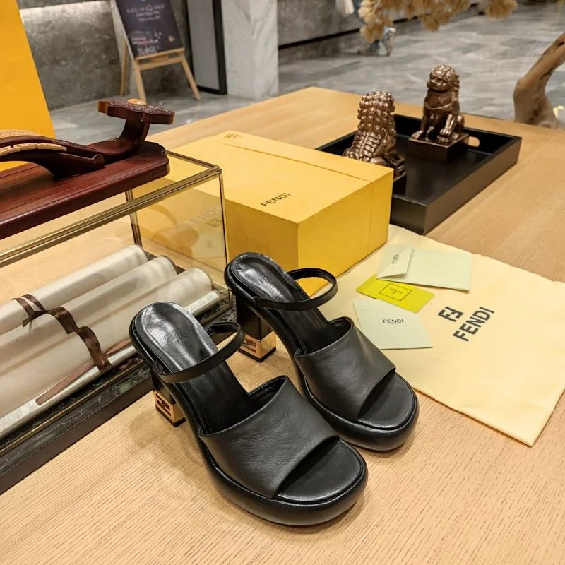 Fendi Slippers MultiPurpose 23314
