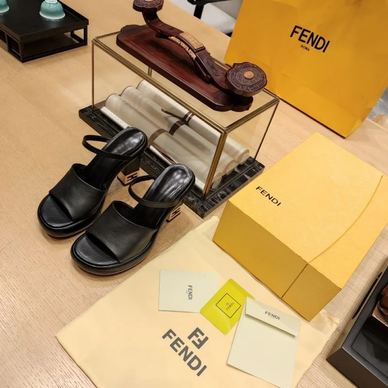 Fendi Slippers MultiPurpose 23314