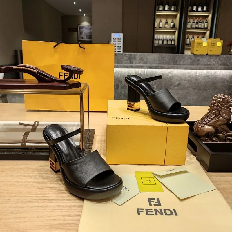 Fendi Slippers MultiPurpose 23314