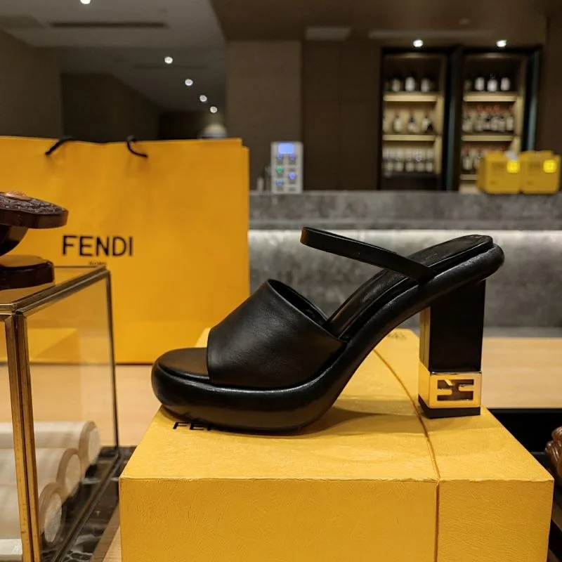 Fendi Slippers MultiPurpose 23314