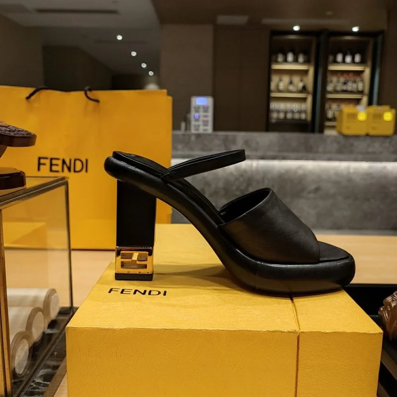 Fendi Slippers MultiPurpose 23314