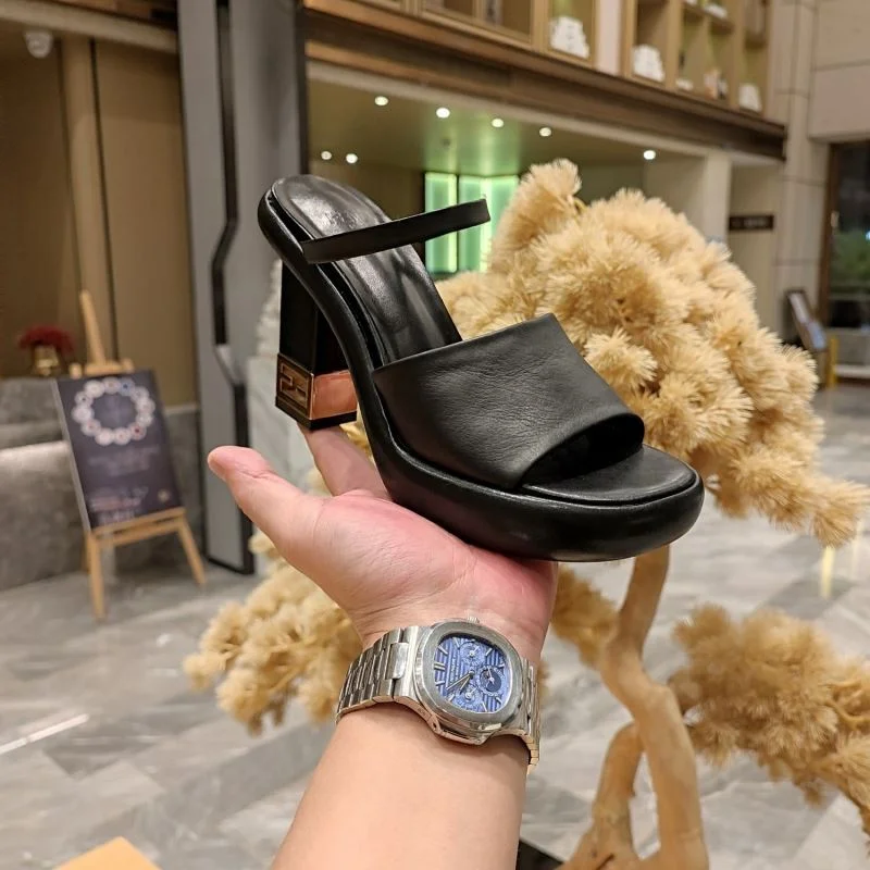 Fendi Slippers MultiPurpose 23314