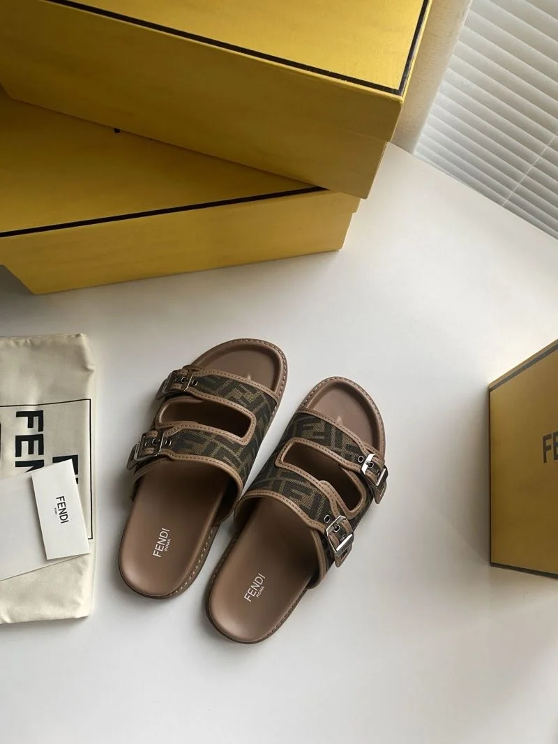 Fendi Slippers Seasonal 23570