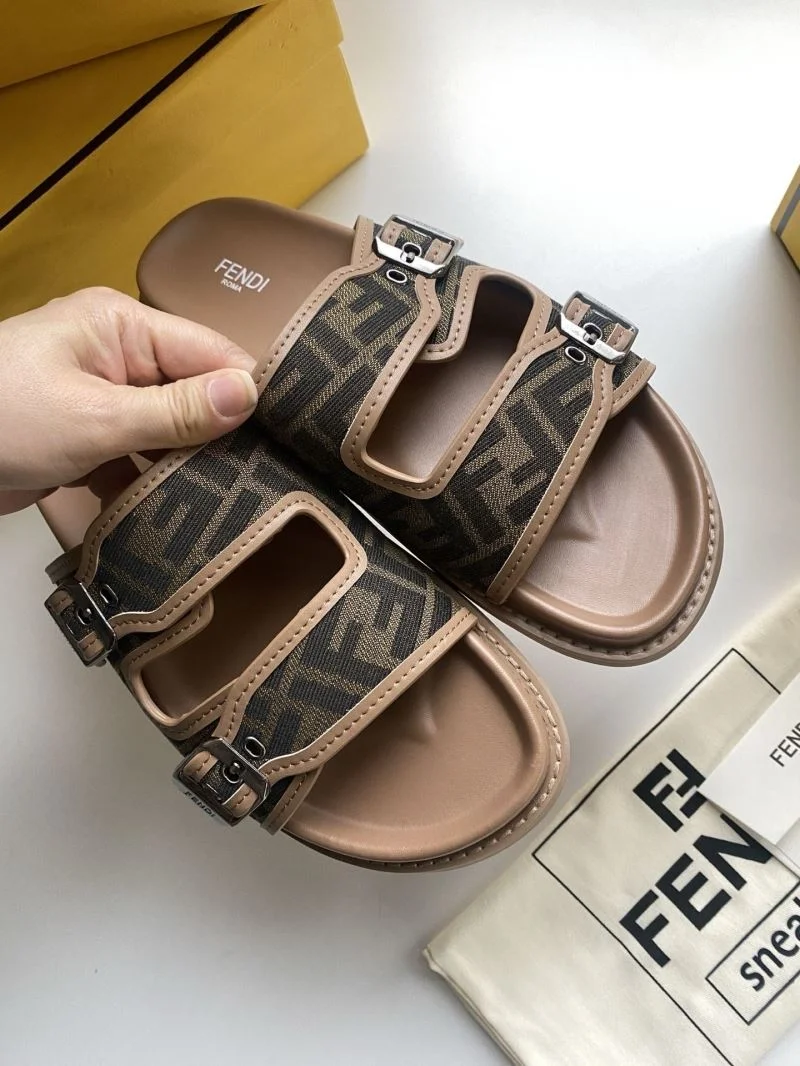 Fendi Slippers Seasonal 23570