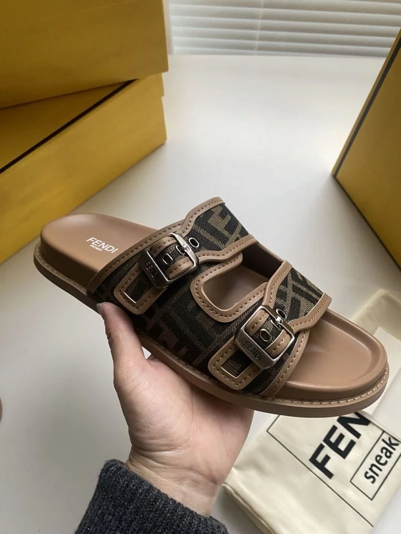 Fendi Slippers Seasonal 23570