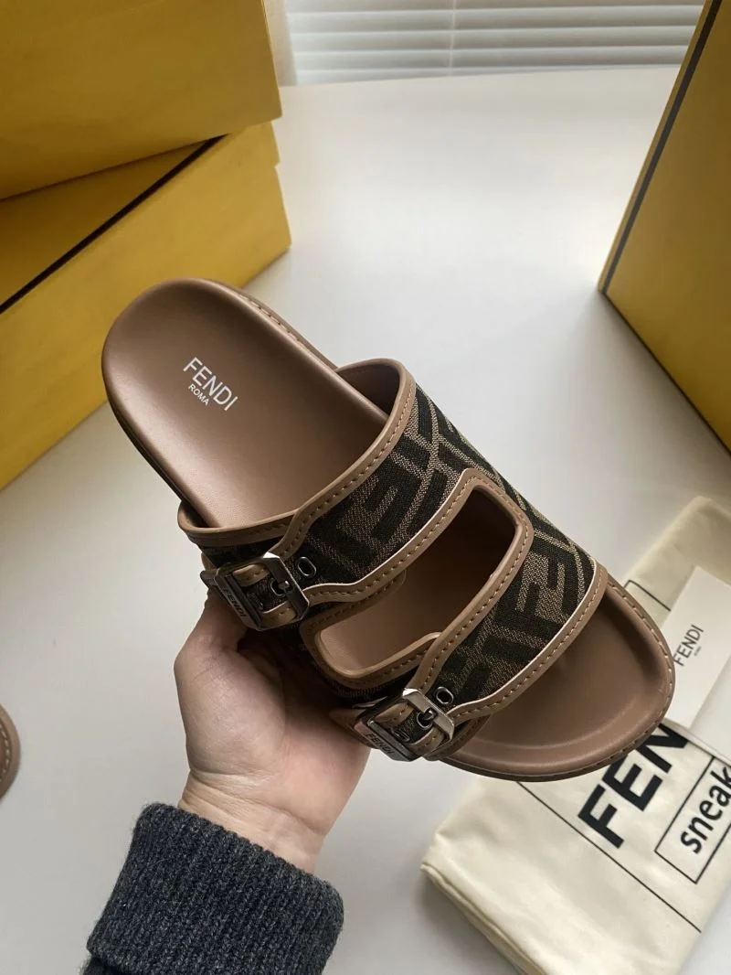 Fendi Slippers Seasonal 23570