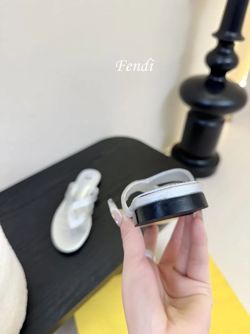 Versatile Fendi Slippers 23743