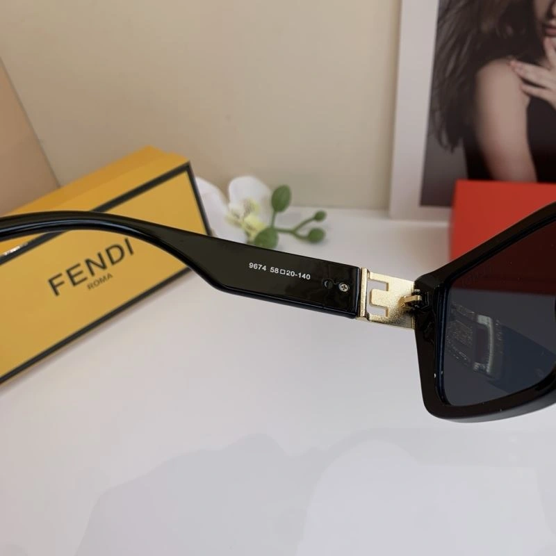 Fendi Sunglasses Unisex 279251