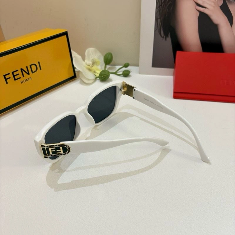 Fendi Sunglasses Classic 279239