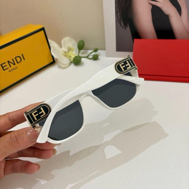 Fendi Sunglasses Classic 279239
