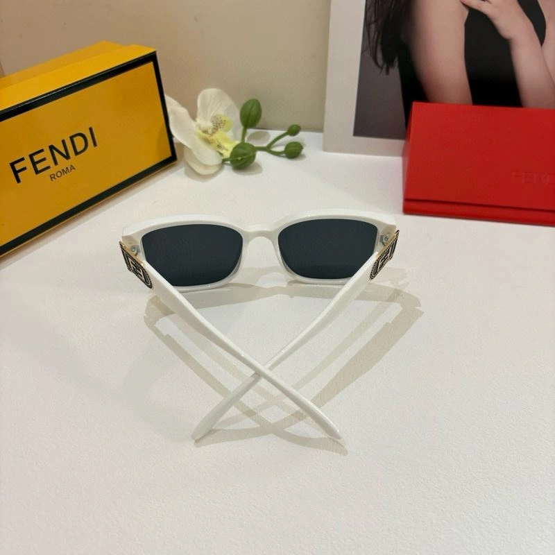 Fendi Sunglasses Classic 279239