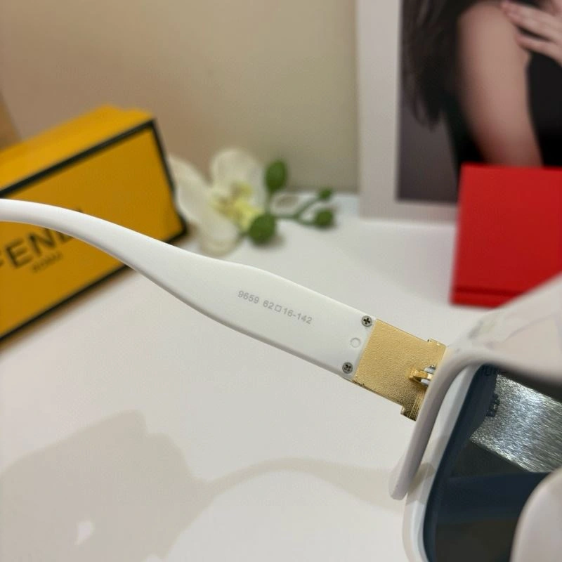 Fendi Sunglasses Classic 279239