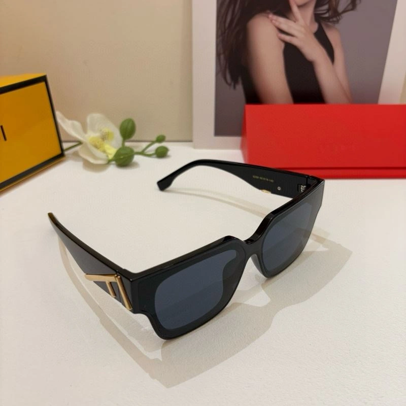 Fendi Sunglasses Unisex 279229