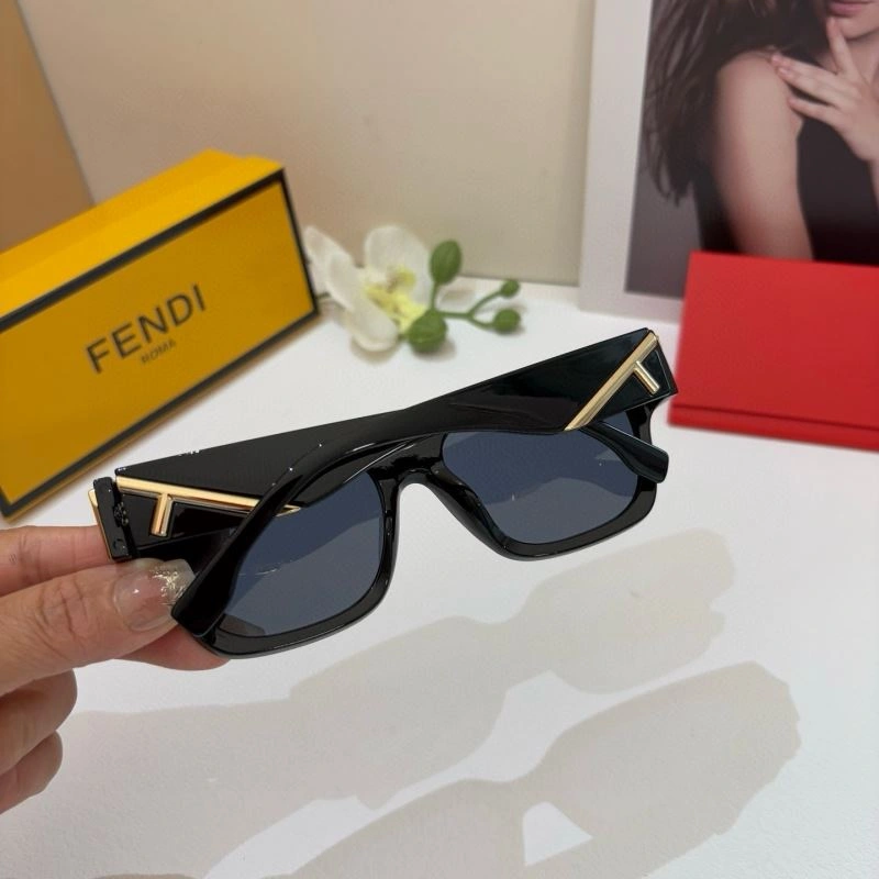 Fendi Sunglasses Unisex 279229