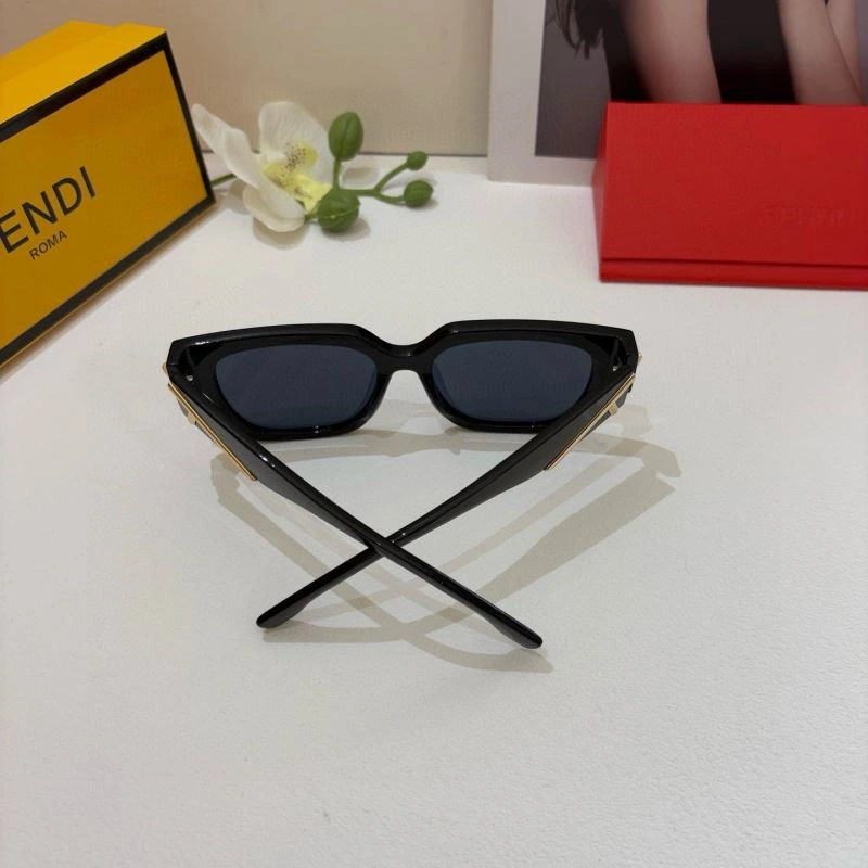 Fendi Sunglasses Unisex 279229