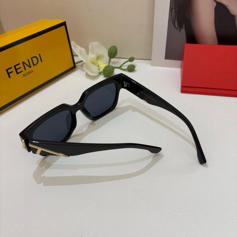 Fendi Sunglasses Unisex 279229