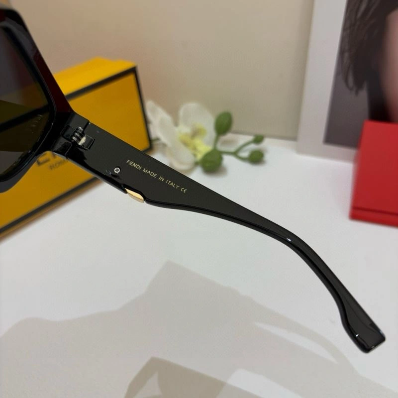 Fendi Sunglasses Unisex 279229