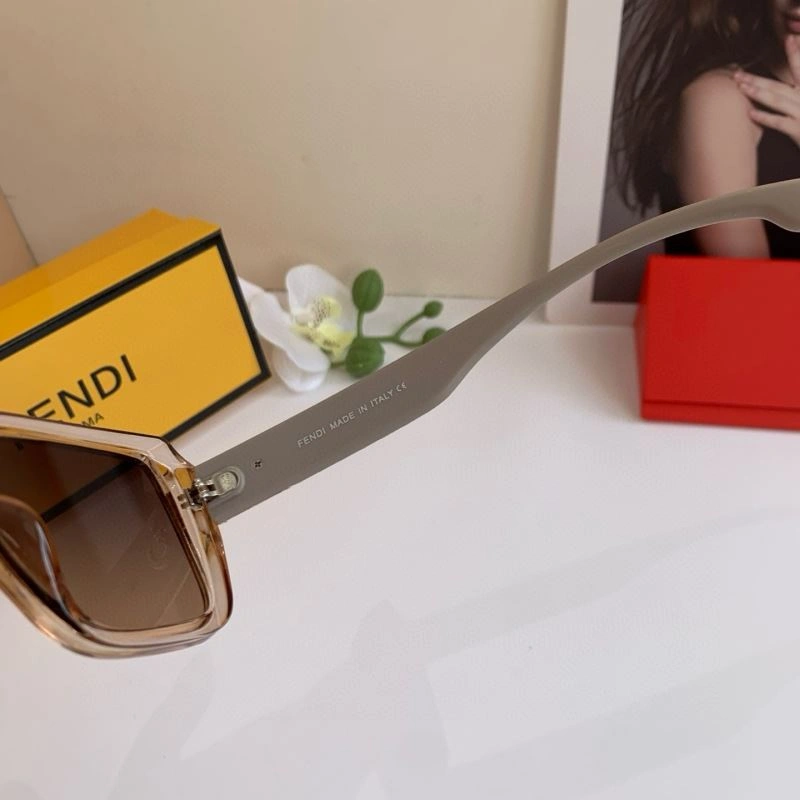 AllSeason Fendi Sunglasses 279204