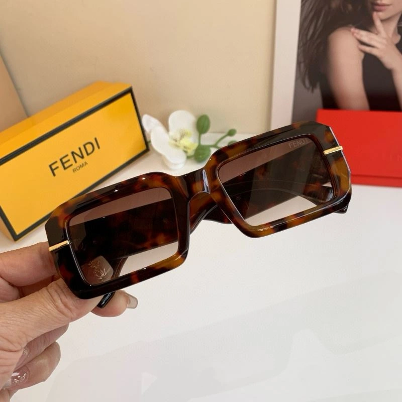 Compact Fendi Sunglasses 279209