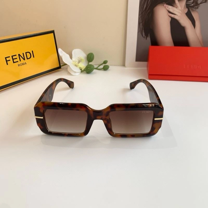 Compact Fendi Sunglasses 279209