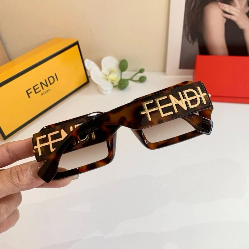 Compact Fendi Sunglasses 279209