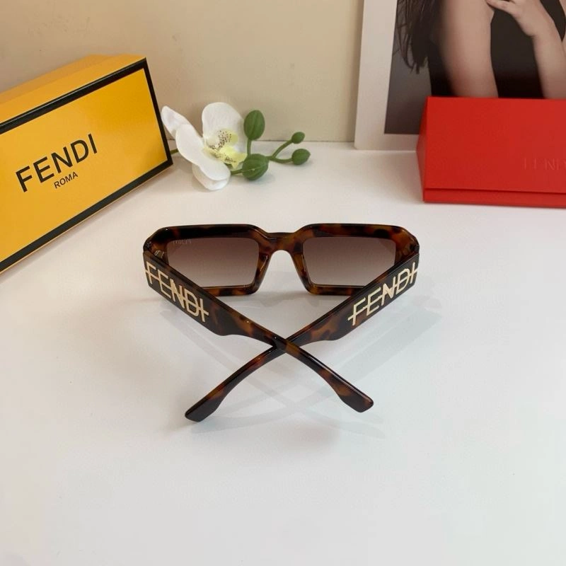 Compact Fendi Sunglasses 279209