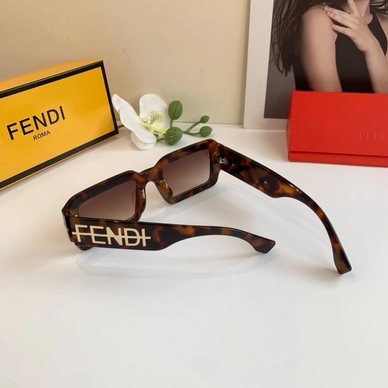 Compact Fendi Sunglasses 279209