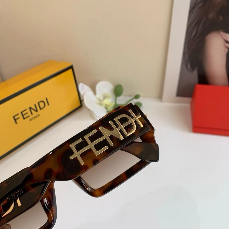 Compact Fendi Sunglasses 279209
