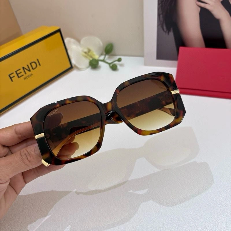 Fendi Sunglasses Chic 279212