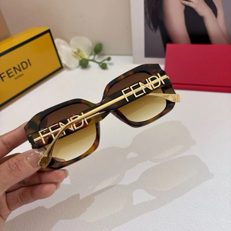 Fendi Sunglasses Chic 279212