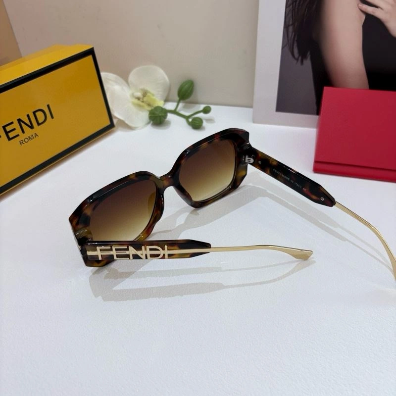Fendi Sunglasses Chic 279212
