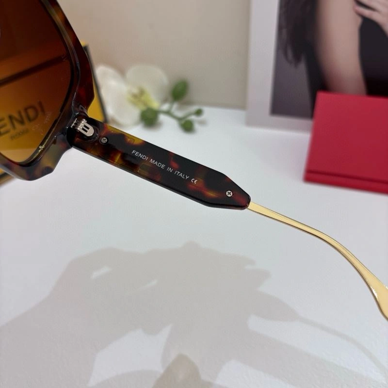 Fendi Sunglasses Chic 279212