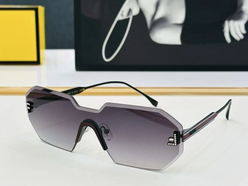 RelaxedFit Fendi Sunglasses 279192