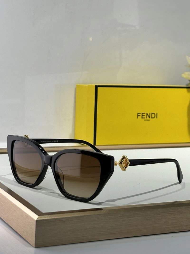 WellDesigned Fendi Sunglasses 279325